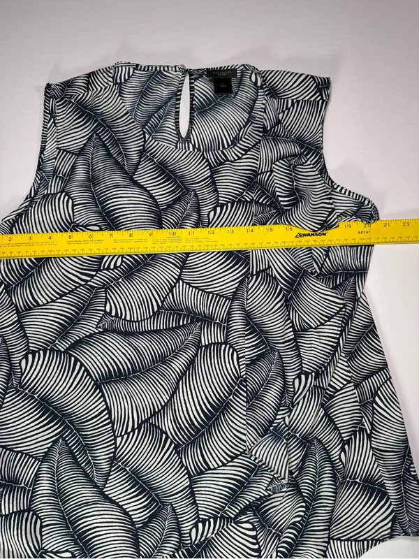 Ann Taylor Factory black and White Abstract Swirl Sleeveless Camisole - Image 4
