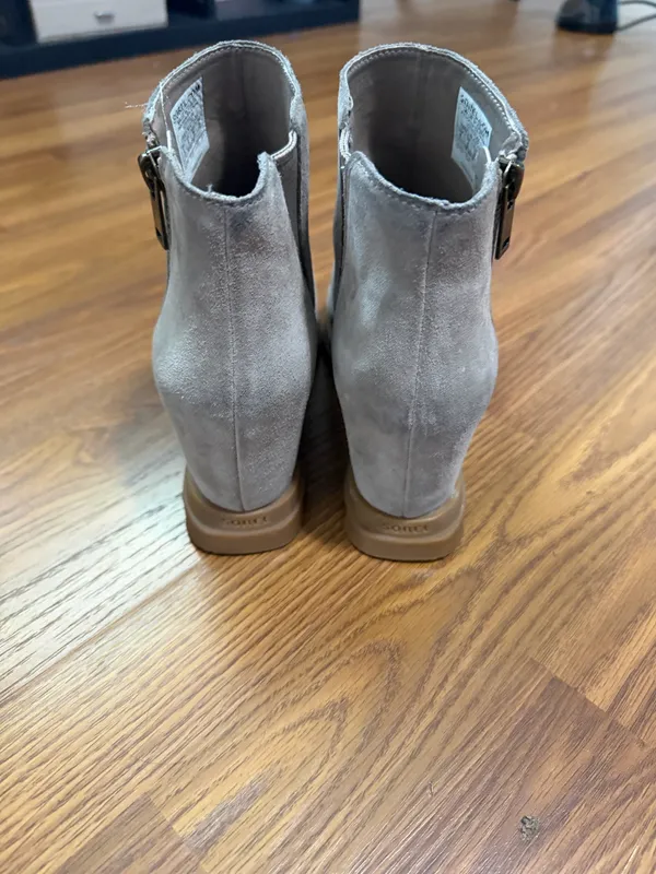 Sorel Joan of Arctic Wedge II Zip Grey Waterproof Suede boot size 8. - Image 2