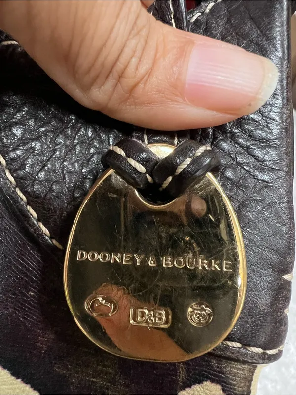Dooney & Bourke Giraffe-Print Leather Shoulder Bag Brown & Cream strap missing - Image 6