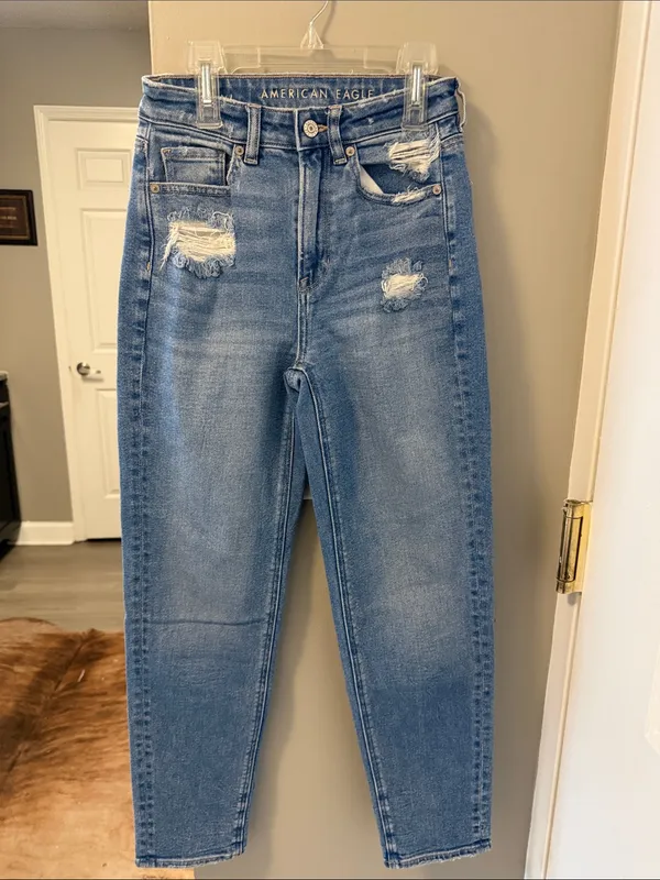 American Eagle Distressed High-Rise Mom Straight Jeans 00/25 - Image 3