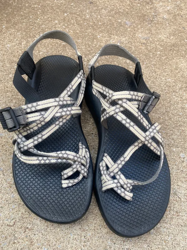 Chacos Women  Size 8 - Image 4