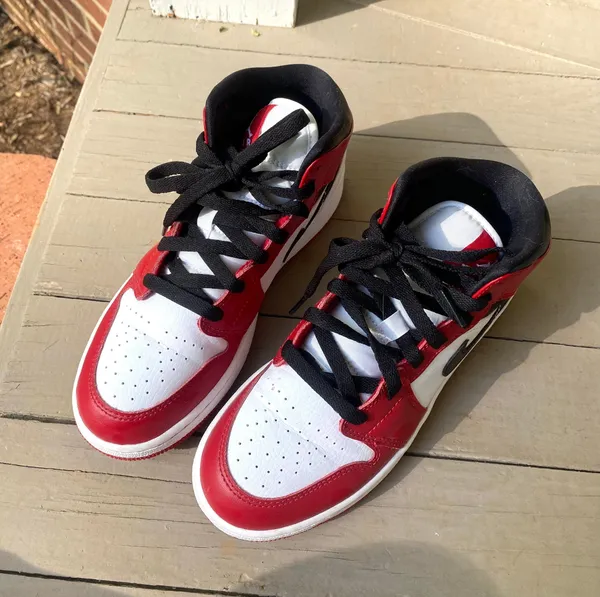Nike Jordan 1 Mids - Image 2