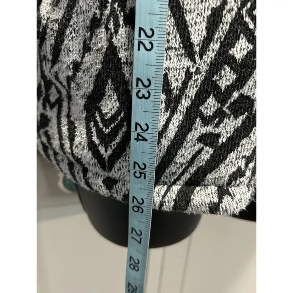 Billabong Light Gray/Black Aztec Zip Up‎ Fabric Hood Jacket Size S Pocket Logo - Image 4