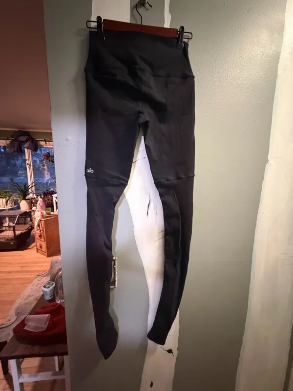 ALO Yoga Black High-Rise Performance Leggings. Goddess Legging. - Image 8