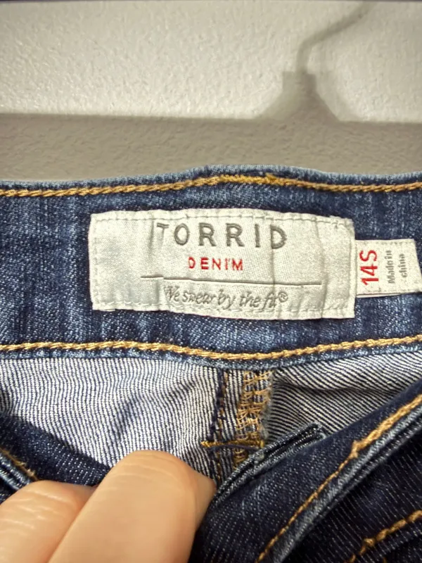 Torrid Women’s Dark Wash Skinny Jeans Size 14S - Image 3