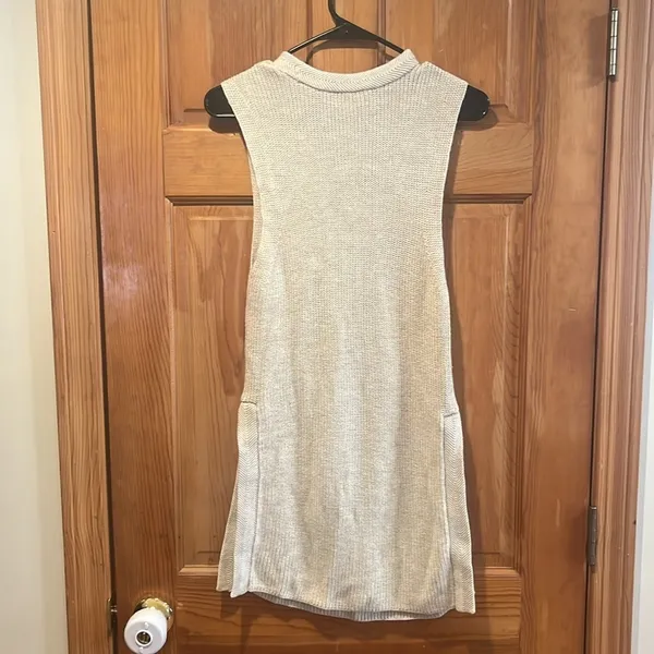 Wilfred Artizia beige vest sweater size small . - Image 3