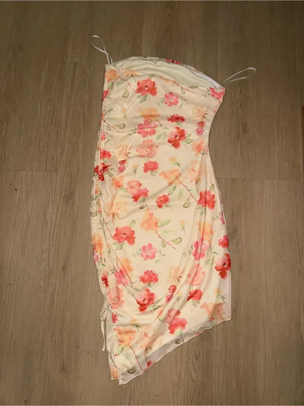 SHEIN Cream Floral Strapless Midi Dress with Pink & Coral Blooms - Image 4