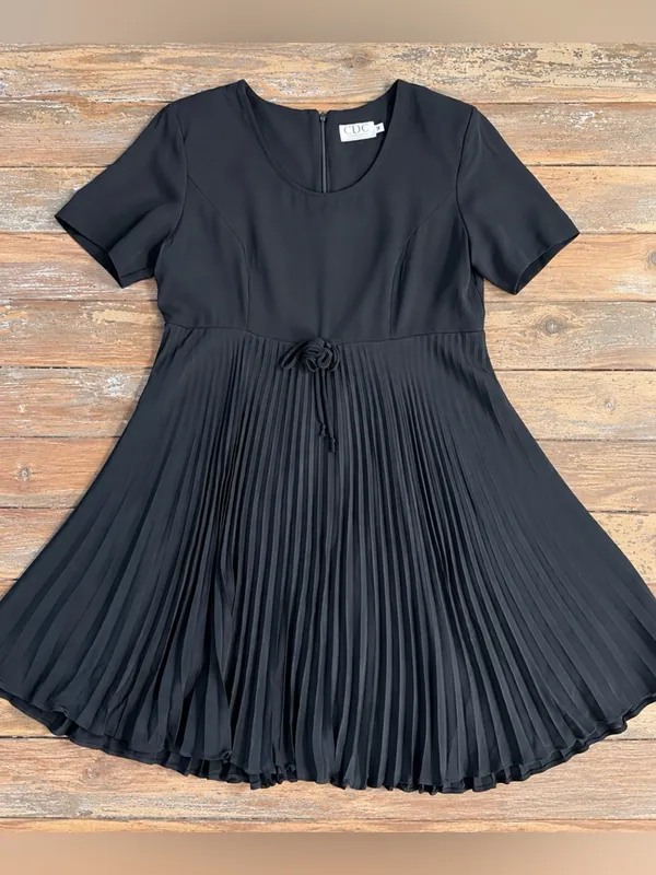 Vintage CDC Caren Desirée Black Pleated Rosette A-Line Dress Sz 12 💚🎀 - Image 8