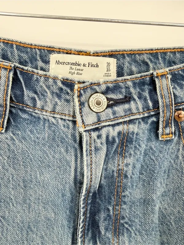 Abercrombie & Fitch‎ Women's NWT The Loose High Rise Medium Wash Denim Jeans 10 - Image 4