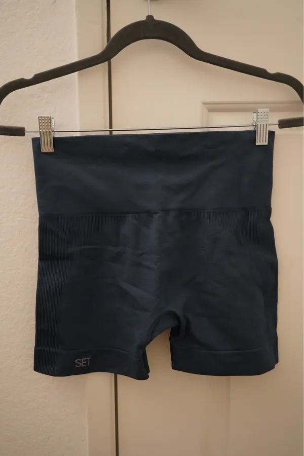 Set Active Sculpt Flex Tank Top Bra, Biker Shorts, and Leggings - Image 6