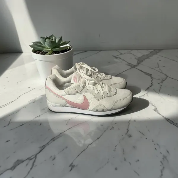Nike Venture Runner Womens White PinkRetro Mesh Sneaker CK2948-104 Size‎ 10 - Image 4