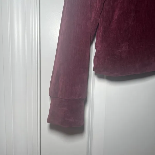 Evereve Womens Burgundy Velvet Padded Shoulder Sweatshirt Size L holiday - Image 2