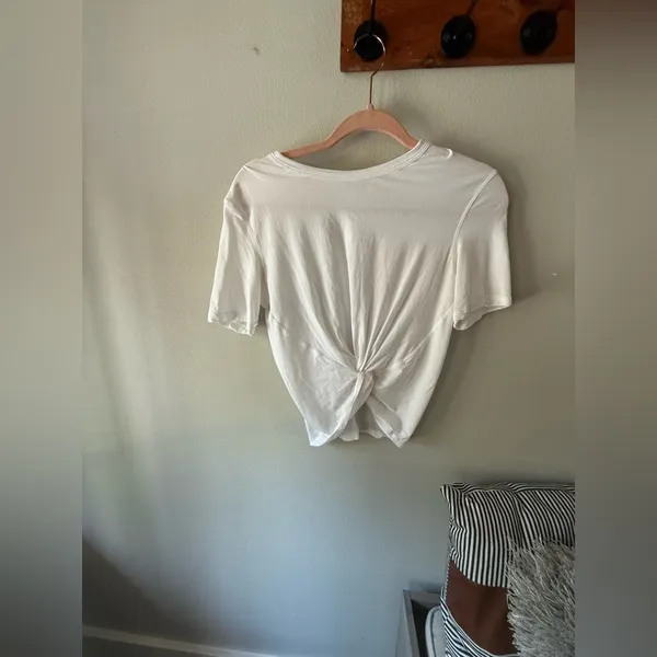 Lululemon Crescent T-Shirt White Size 0 - Image 4