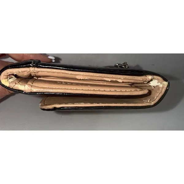 Vintage Guess Tan‎ & White Embossed Leather trifold wallet - Image 3