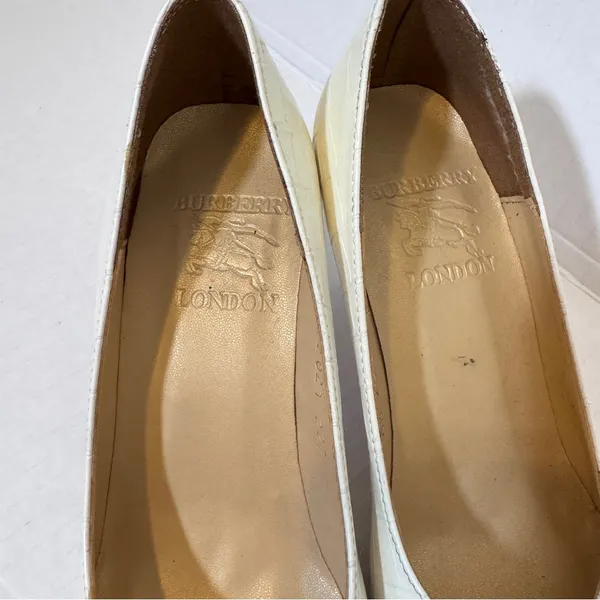 Burberry Vintage White Leather Pumps Heels Womens 5.5 Classic Preppy Luxury - Image 8