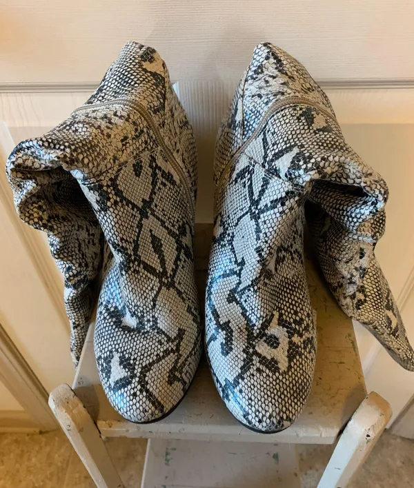 Seven Dials Size 9  Snakeskin Boots - Image 3