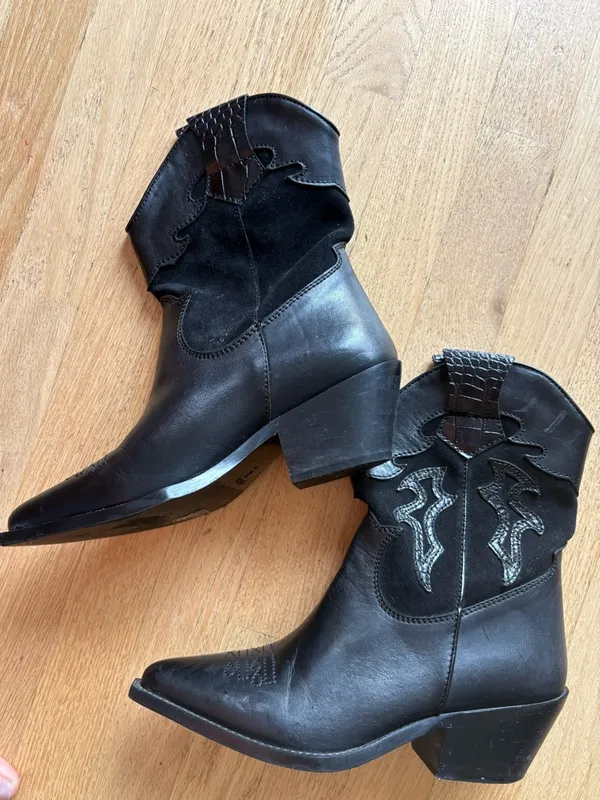 Black Western - Image 2