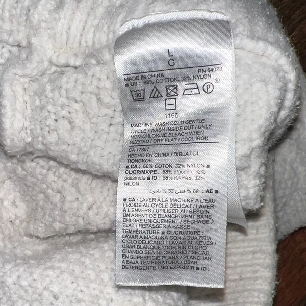 Old Navy Women's High Waist Textured White Shorts - Image 3