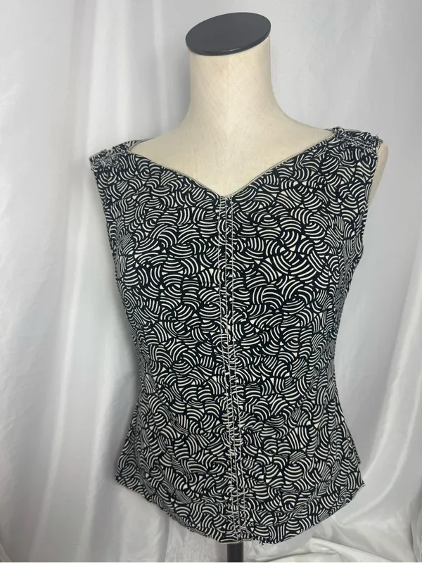 Max Studio Y2k style casual office short sleeve Ruffle blouse cinched front S - Image 2