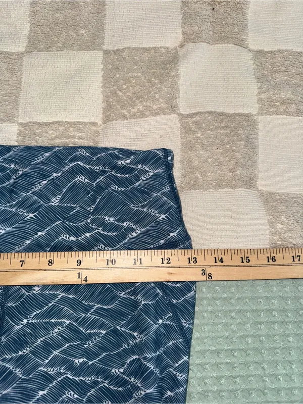 NWOT Vuori‎ Pace High Rise Printed Leggings in blue wave size XS - Image 3