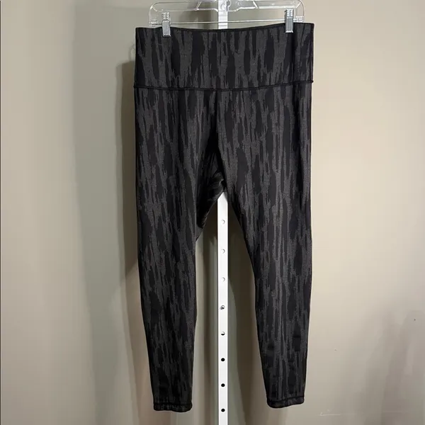Lysse Reversible Leggings Size‎ XL Black/Gray Athleisure- Dark Woods - Image 5