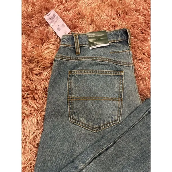 Universal Threads Straight Leg Women's Jeans in Light Blue - Image 4