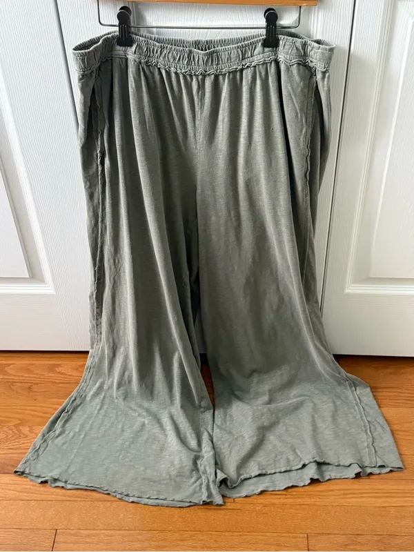Aerie Side Seam Detailed Wide Leg Culotte Pants in Sage Green - Image 2