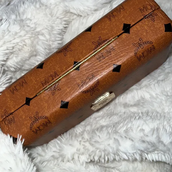 MCM NEW GLASSES‎ CASE FULL SIZE - Image 4