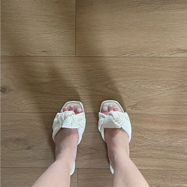 White sandals Size 9 - Image 4