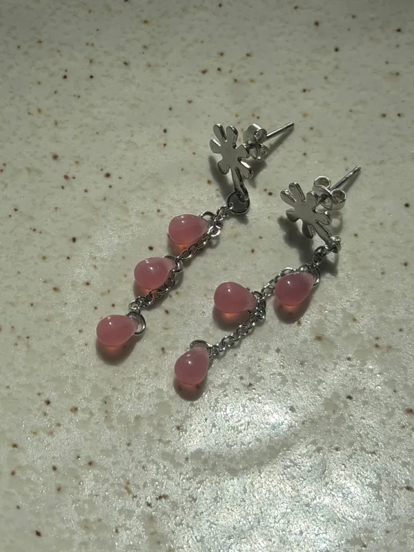 Handmade czech glass mini teardrop beads dangle earrings🩷 - Image 4