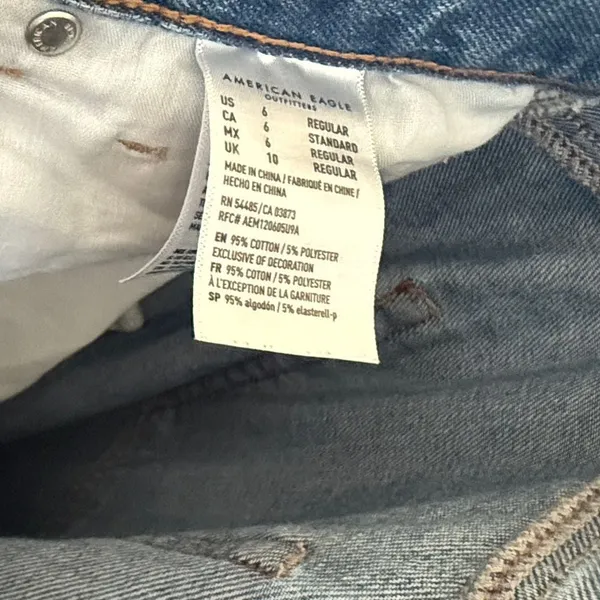 American Eagle Mom Jeans Size 6 Medium Blue Wash Distressed High Rise EUC - Image 7