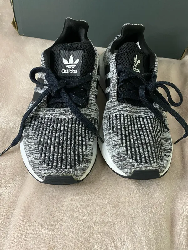adidas Swift Run J Shoes White/Black Size 5 - Image 2
