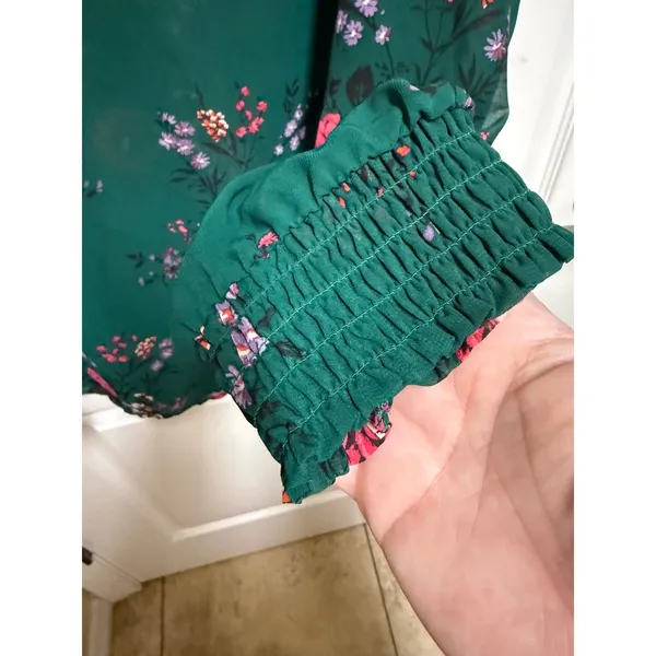 Torrid Green Floral Georgette Smocked Mock Neck Blouse Size 2‎ 2X 18/20 - Image 6