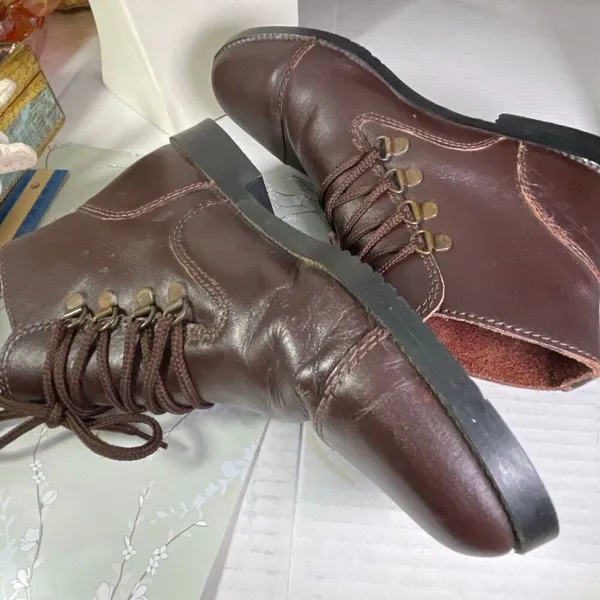 Chilis woman’s brown leather booties size 7 lace front. - Image 6