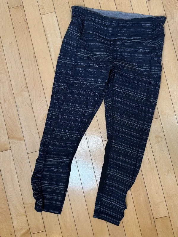 Lululemon Pace Rival Crop leggings in the Cyber Stripe Naval Blue Black Size 8 - Image 2