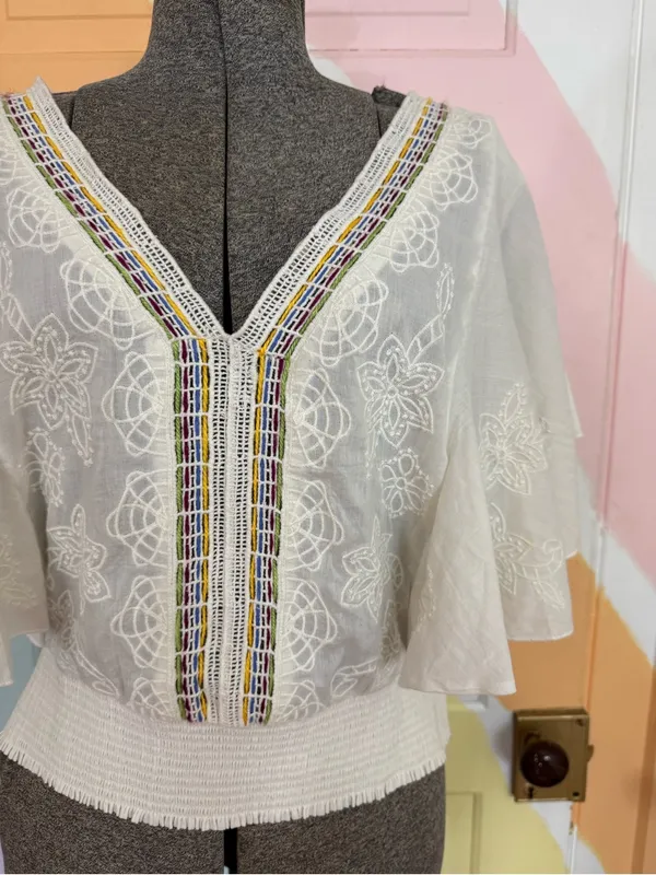 Anthropologie Floreat Aviana Embroidered Flutter Sleeve Smock Waist Top Sz L 💛🍄 - Image 3