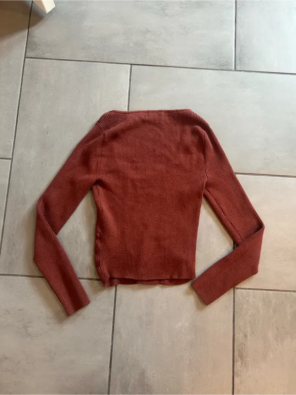 Abercrombie & Fitch Ribbed Scoop-Neck Long-sleeve Crop Top | Rust-brown - Image 3