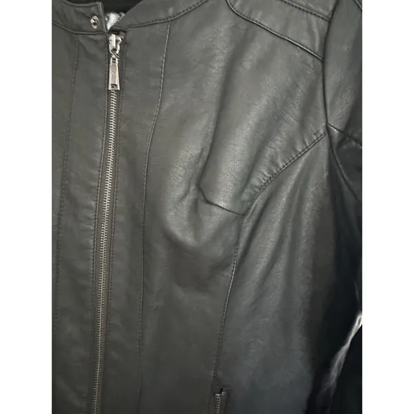 Odyn Women's Black Vegan Leather Moto Jacket. Quilted. Metal Accents. Zipper - Image 15