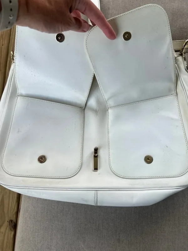 Kate Spade cream leather saddle bag with gold tone accents fair condition - Image 9