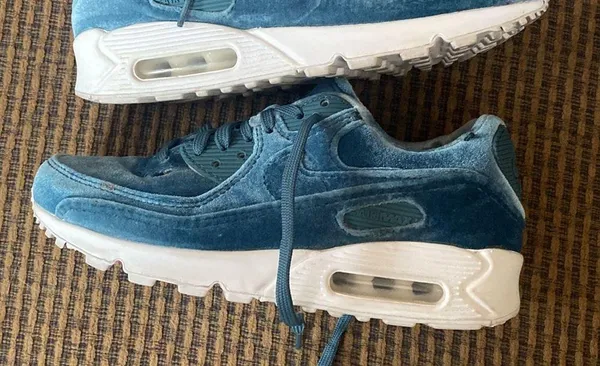 Nike Women's Air Max 90 'Lucky Charms' Turquoise DO2194-001 Size 7 - Image 4