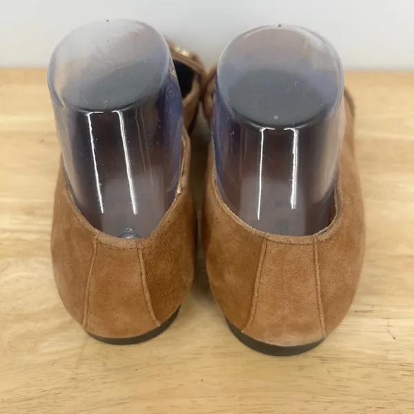 Hosis Brown Suede Loafers with Gold Accents - Image 5
