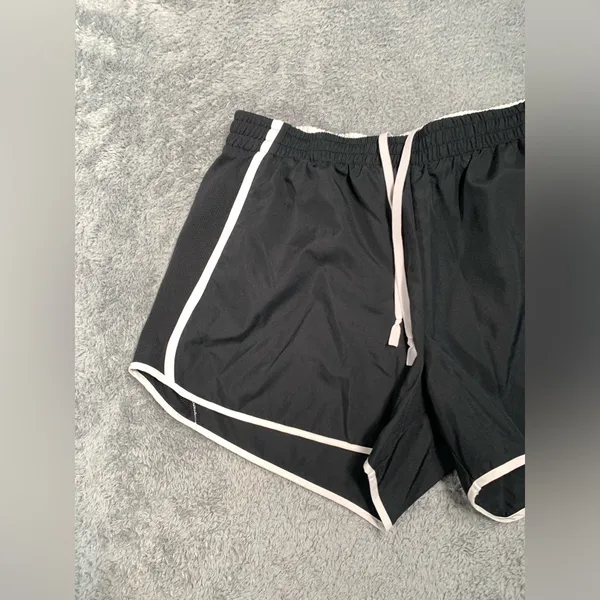 Nike Black Athletic Shorts large - Image 2
