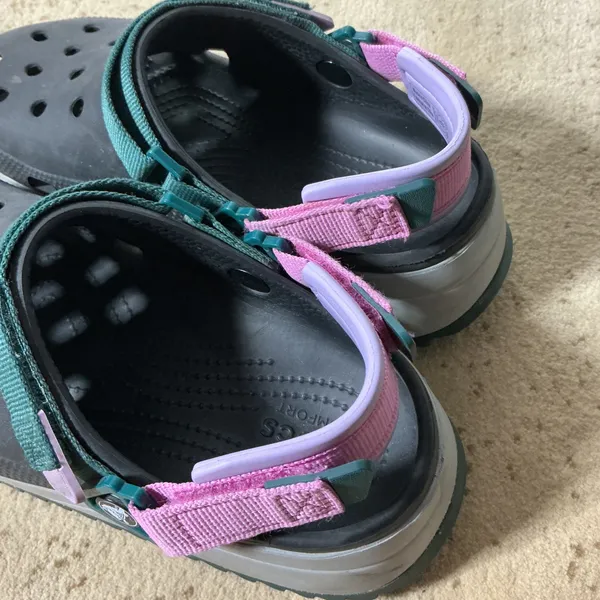 Crocs Granola‎ Girl Classic Hiker Clog Black W 7 M 5 206772 Sawtooth Sole - Image 3