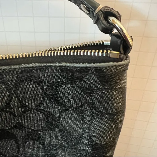 Coach F18926 Black Signature Jacquard Crossbody Bag‎ - Zip Closure - Image 7
