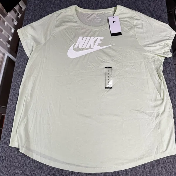 Nike Women’s Short Sleeve T-Shirt - Image 2