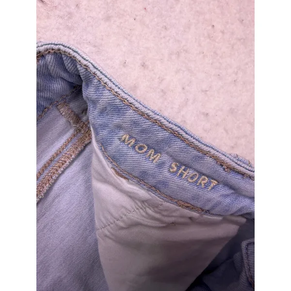 American Eagle Mom Short Womens Size 2 Light Wash Strigid Denim Cuffed - Image 3