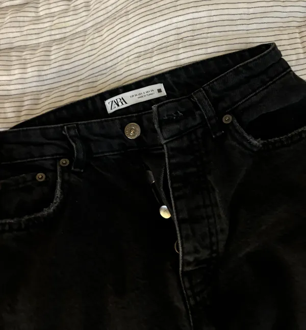 Zara Flare Jeans - Image 4