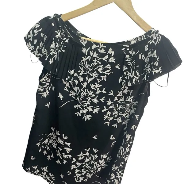 Banana Republic‎ Black Floral Ruffle Sleeve Blouse XS Career Flowy - Image 3
