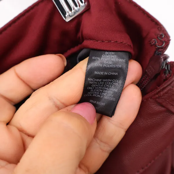 Express Skirt Womens 6 Burgundy Faux Leather Mini Patch Pocket NEW - Image 5