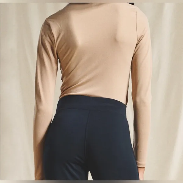 Abercrombie‎ Ruched Cut Out Long Sleeve Top - Image 5